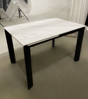 Стол CORNER 120 MATT WHITE MARBLE SOLID CERAMIC / BLACK, ®DISAUR в Сургуте - surgut.mebel-74.com | фото